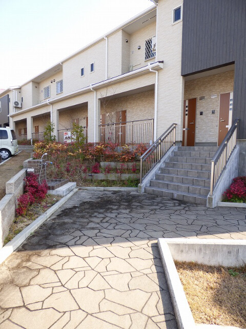 19/30 エントランス