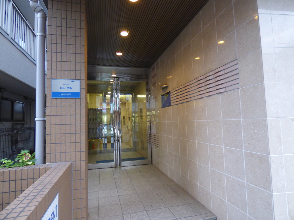 23/30 エントランス