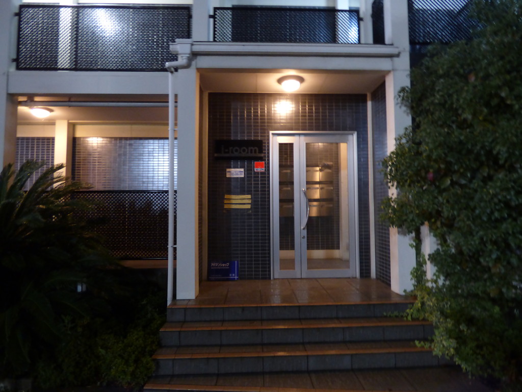 23/30 エントランス