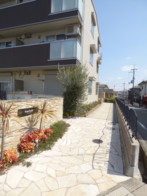 25/30 エントランス