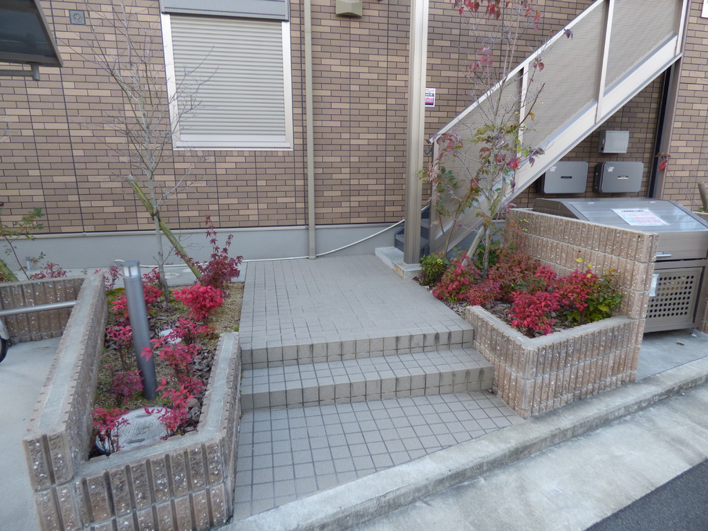 21/30 エントランス