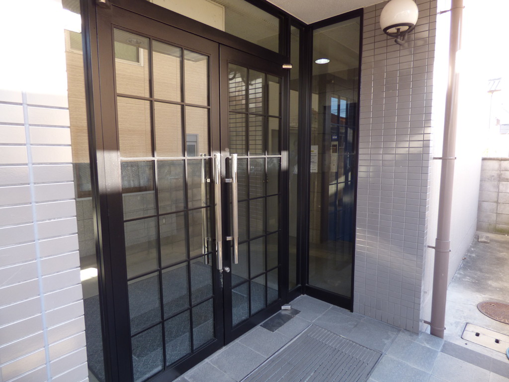 25/26 エントランス