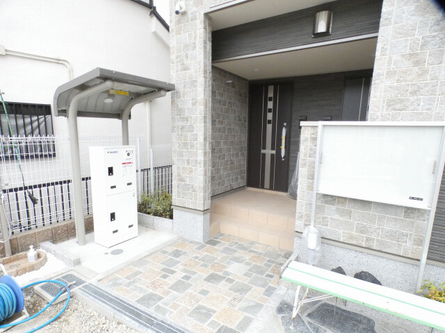 23/30 エントランス