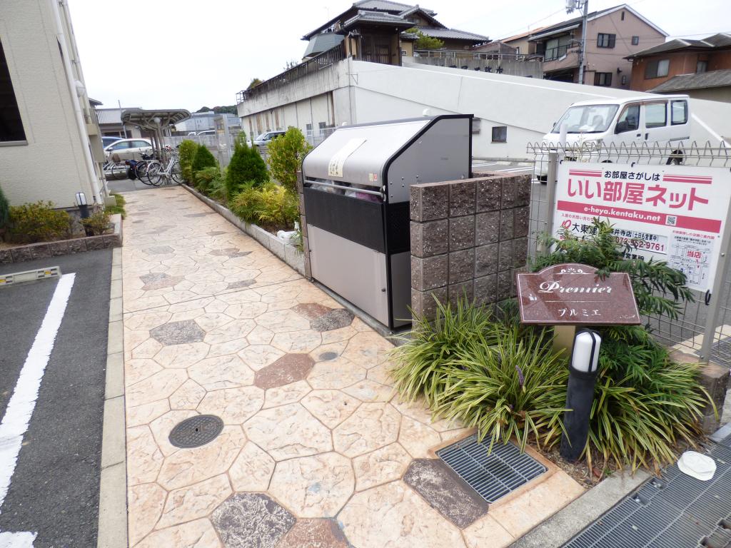 18/25 エントランス