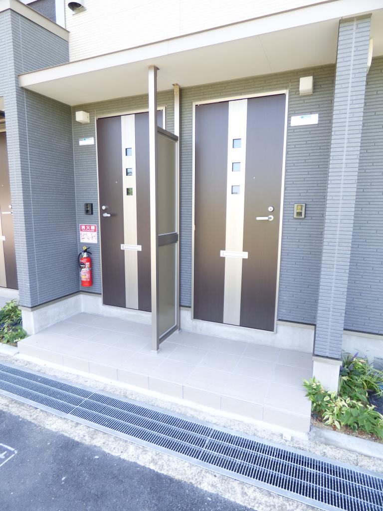 23/28 エントランス