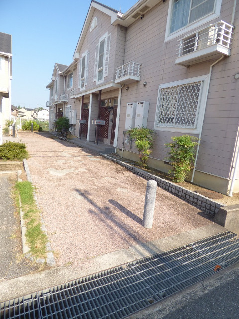 16/23 エントランス