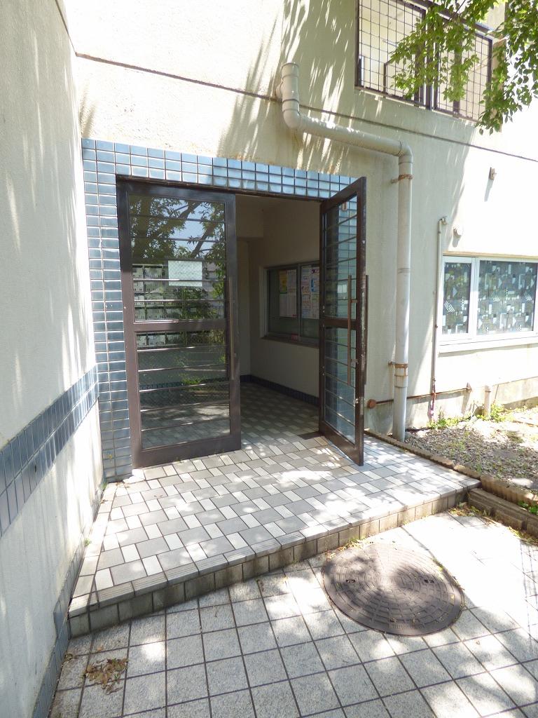 21/30 エントランス