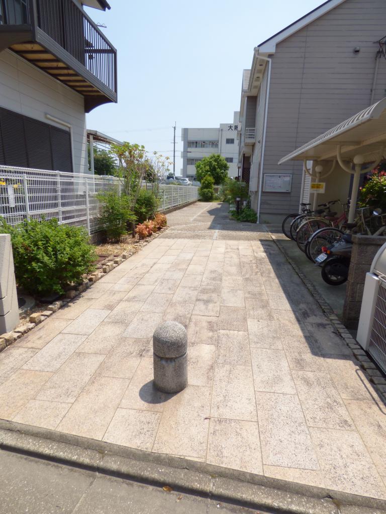 23/30 エントランス