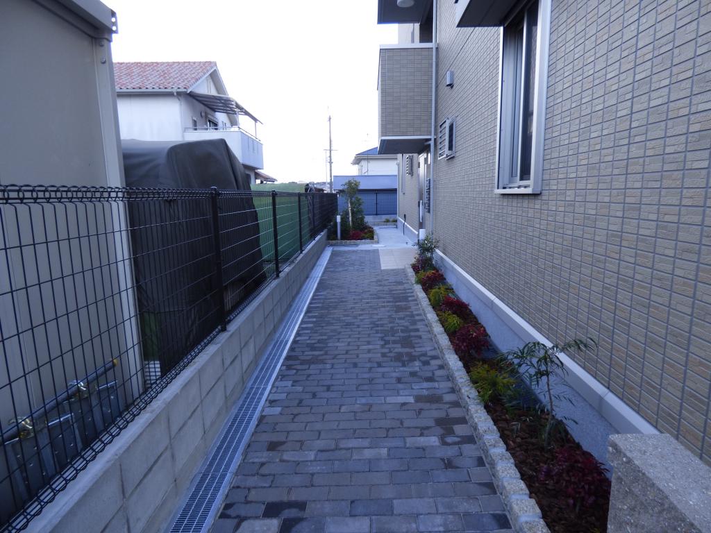 24/30 エントランス