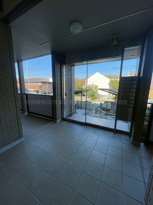 19/30 エントランス