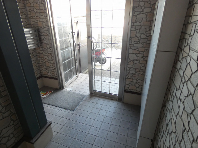 14/19 エントランス