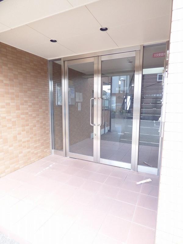 22/28 エントランス