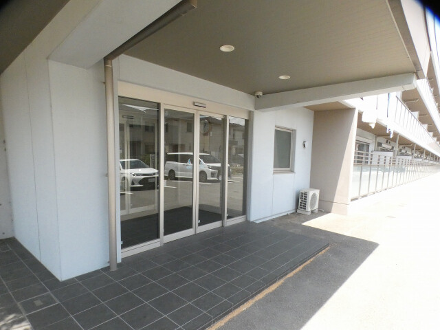 24/30 エントランス