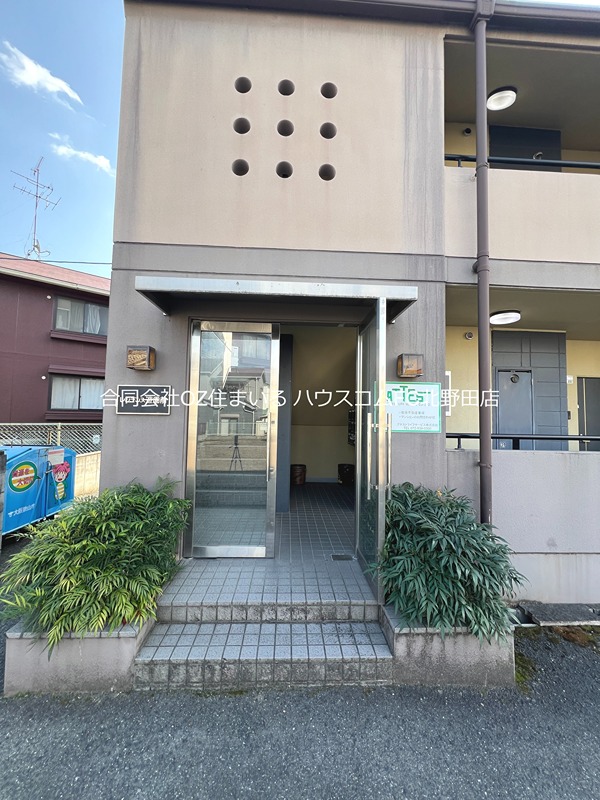 23/30 エントランス