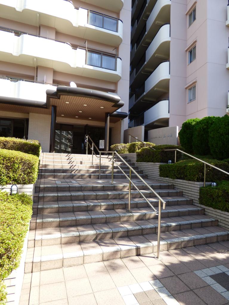 24/30 エントランス