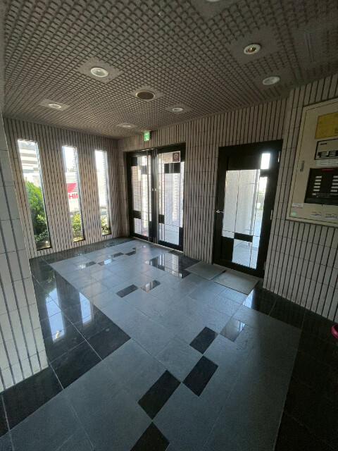 20/26 エントランス