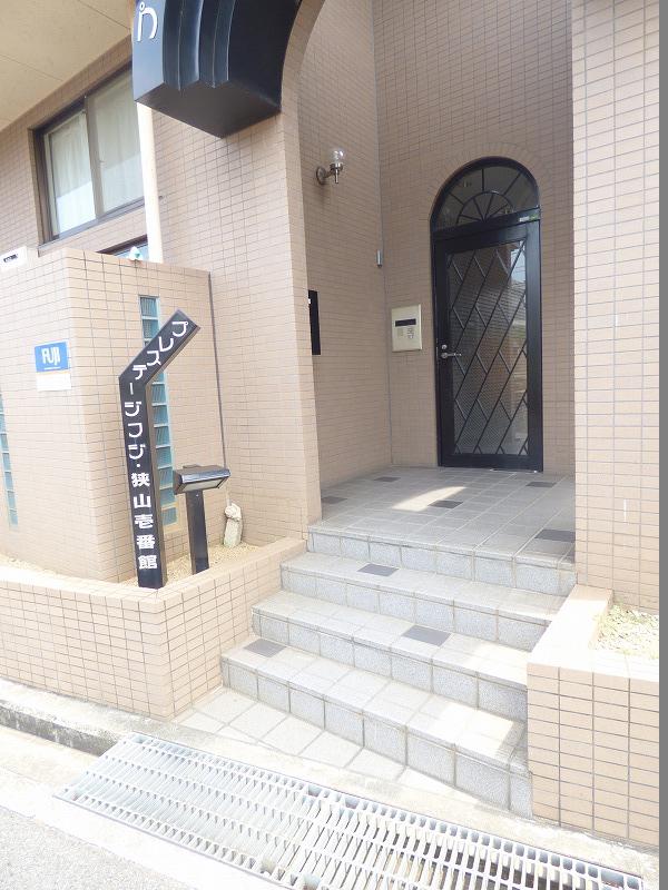 23/28 エントランス