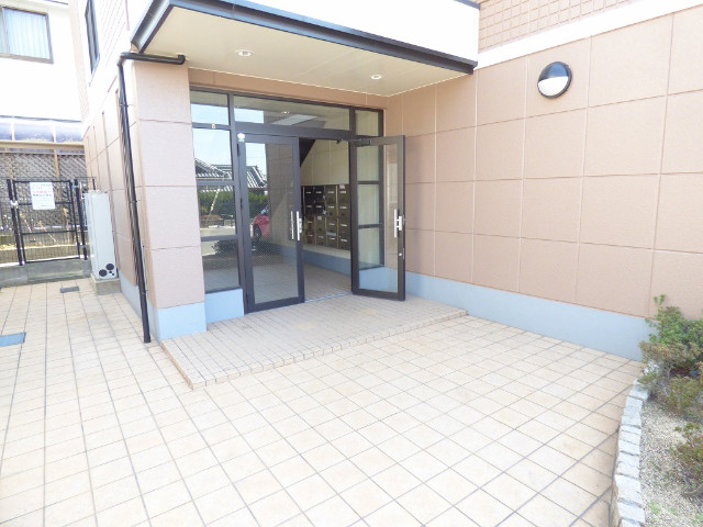 18/24 エントランス