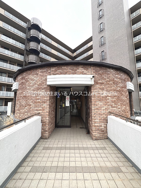 23/30 エントランス