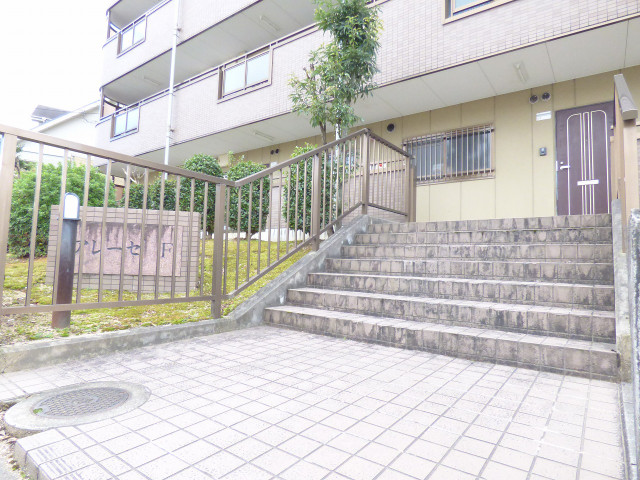 24/28 エントランス