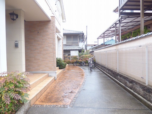 17/23 エントランス