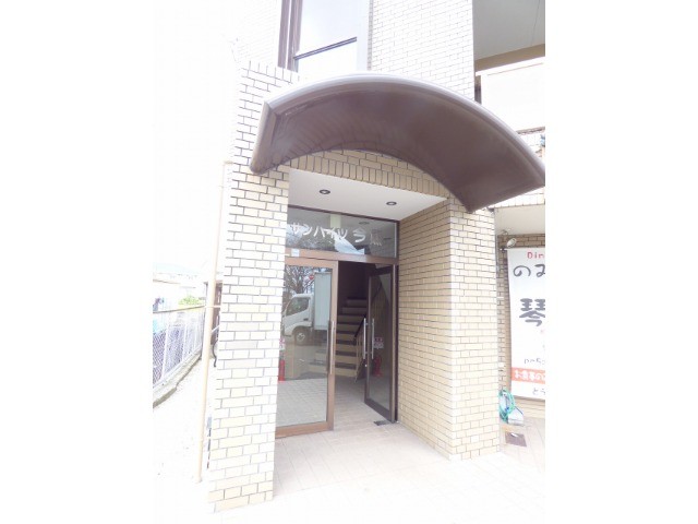 21/23 エントランス