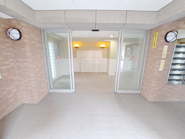 28/30 エントランス