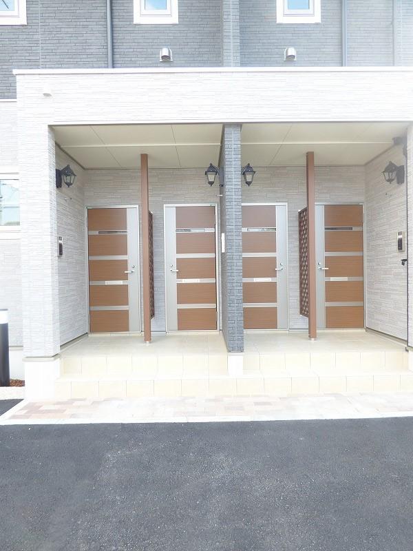 23/30 エントランス