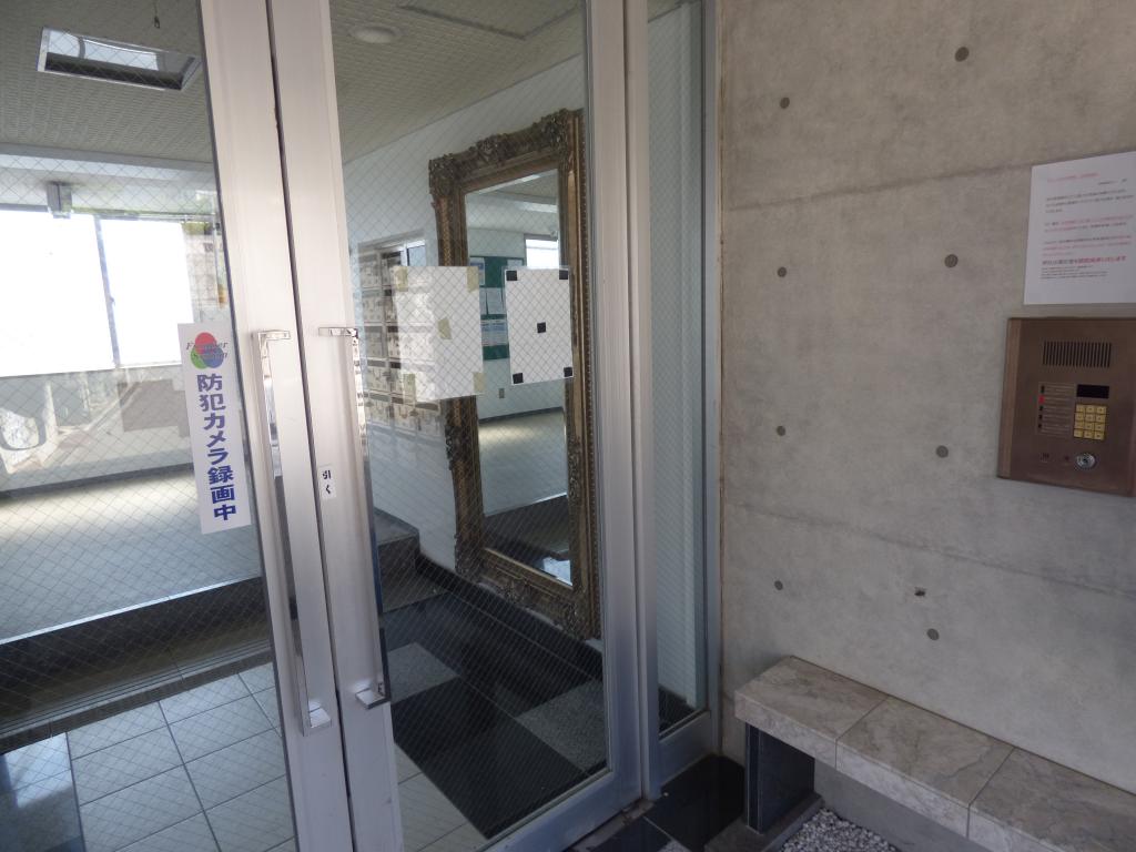 21/28 エントランス