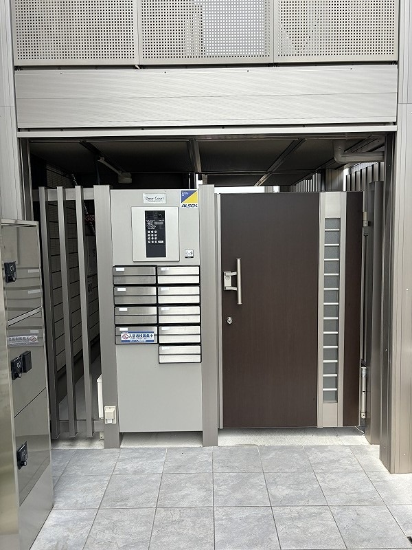 18/27 エントランス