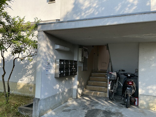 23/29 エントランス