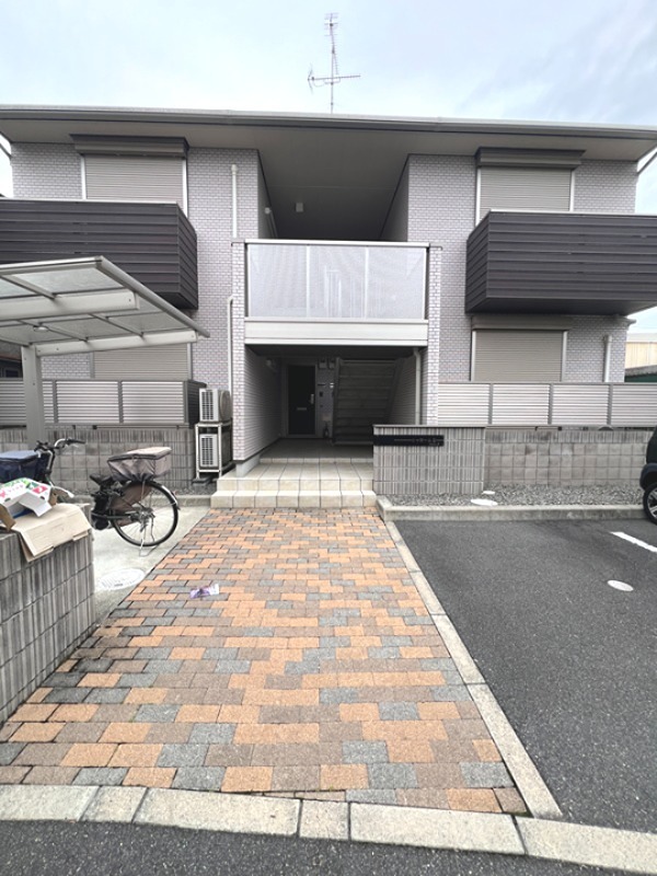 21/30 エントランス