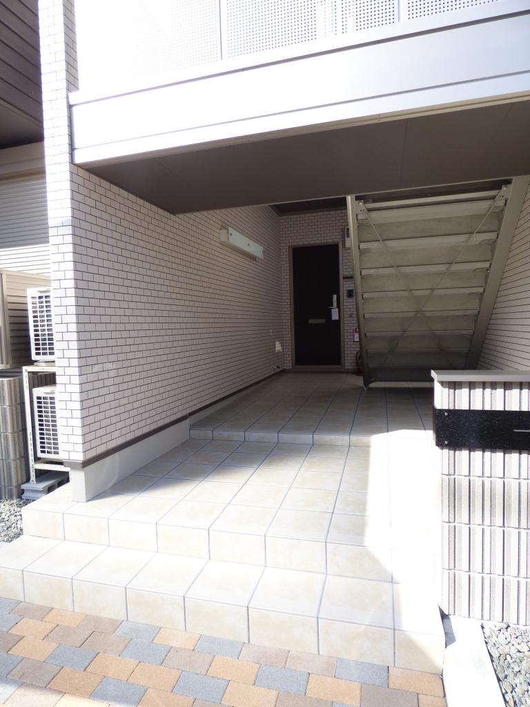 22/30 エントランス