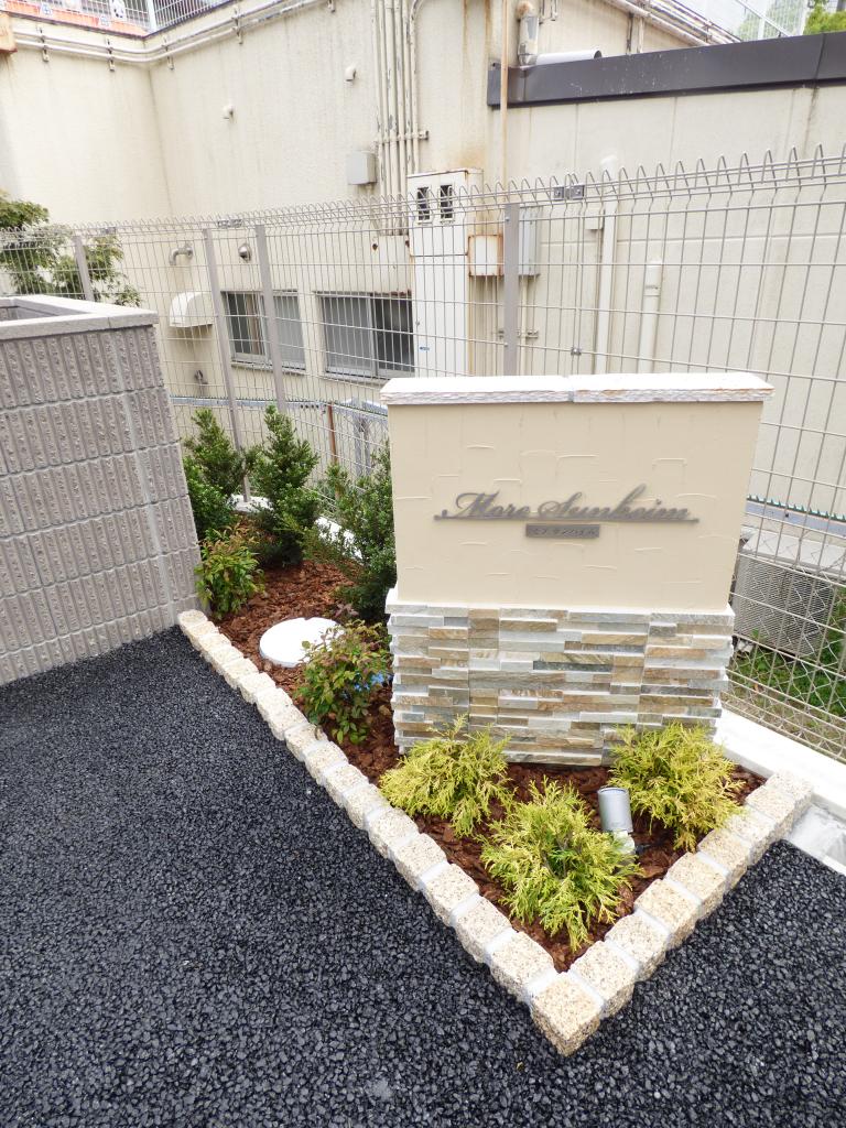 19/30 エントランス