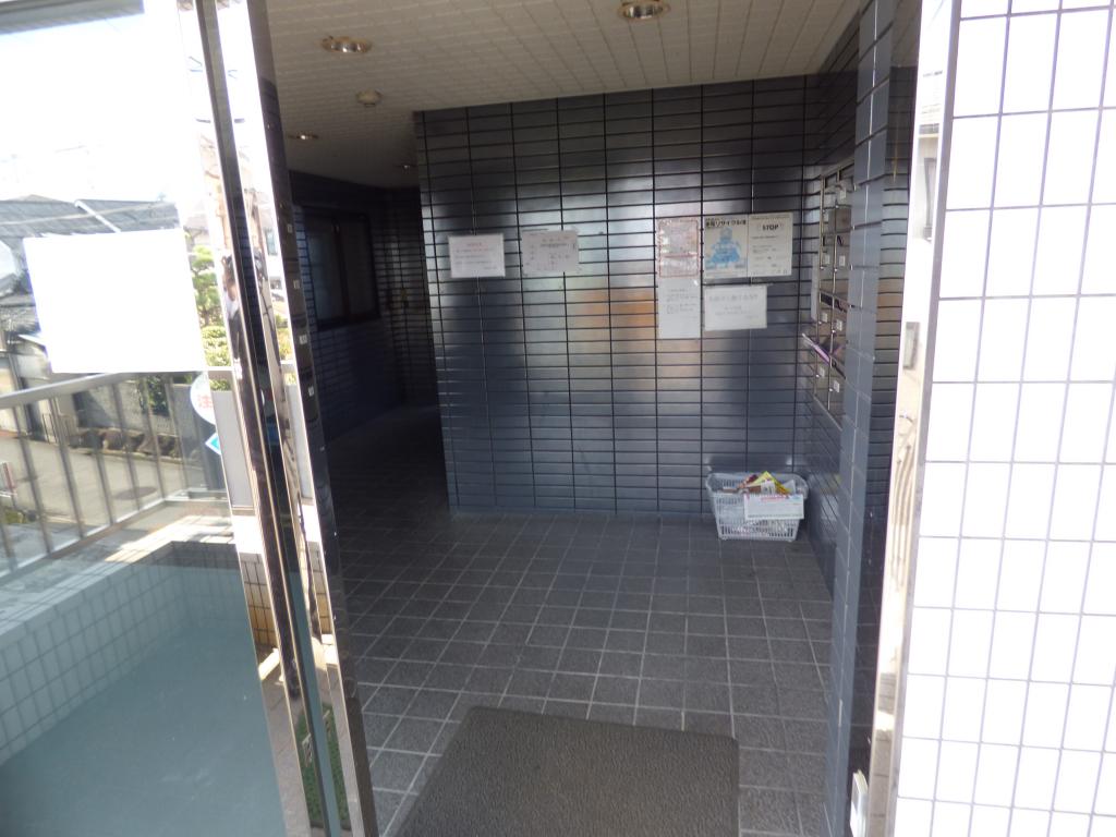 23/30 エントランス