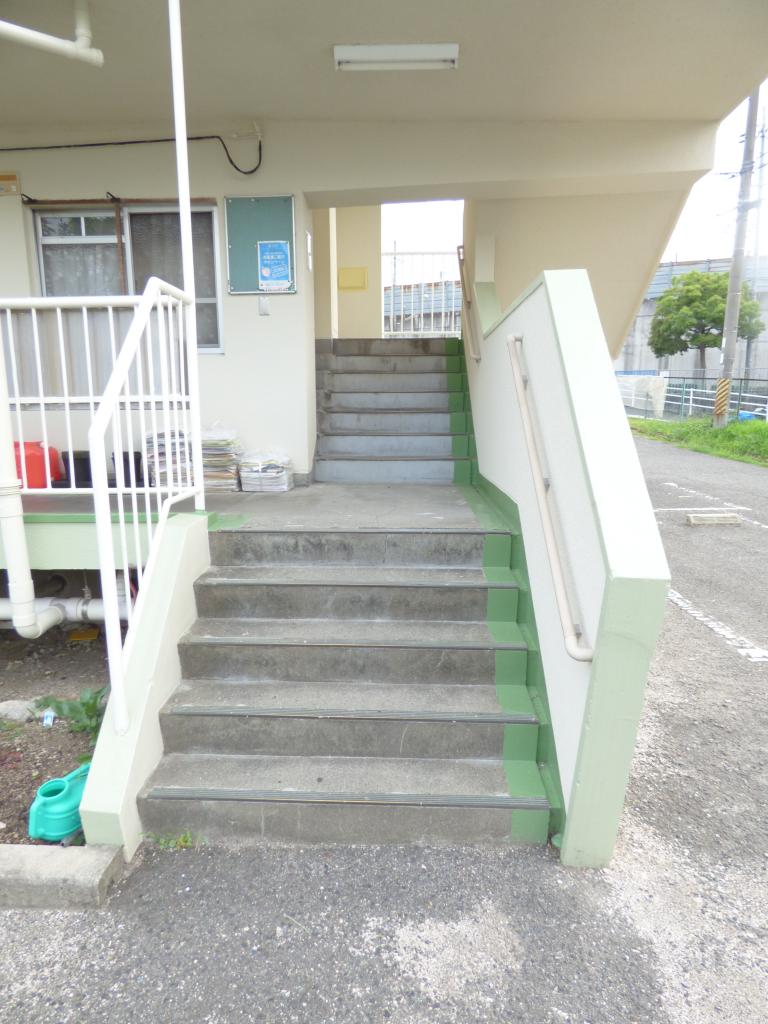 19/30 エントランス