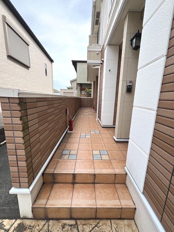 27/30 エントランス