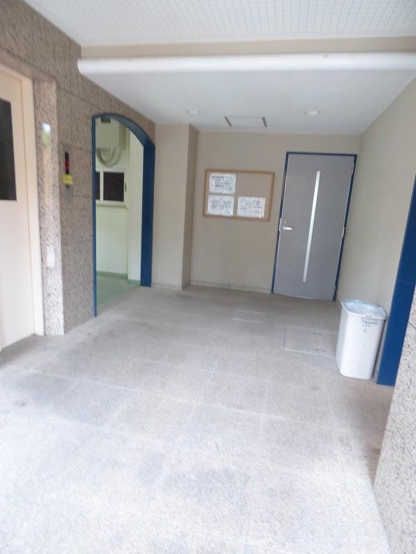 21/27 エントランス