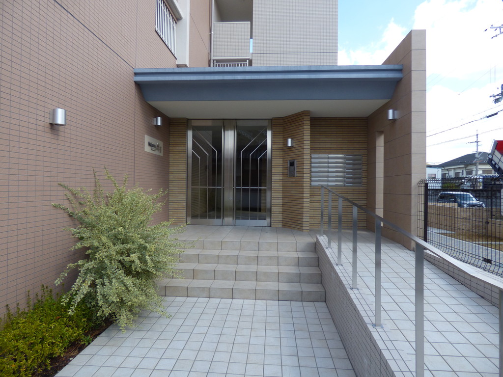 22/30 エントランス