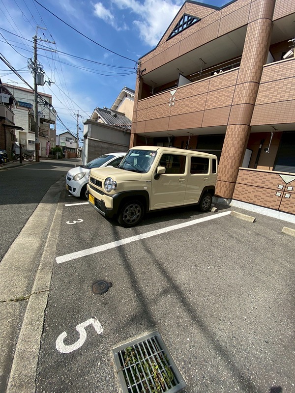 23/26 駐車場