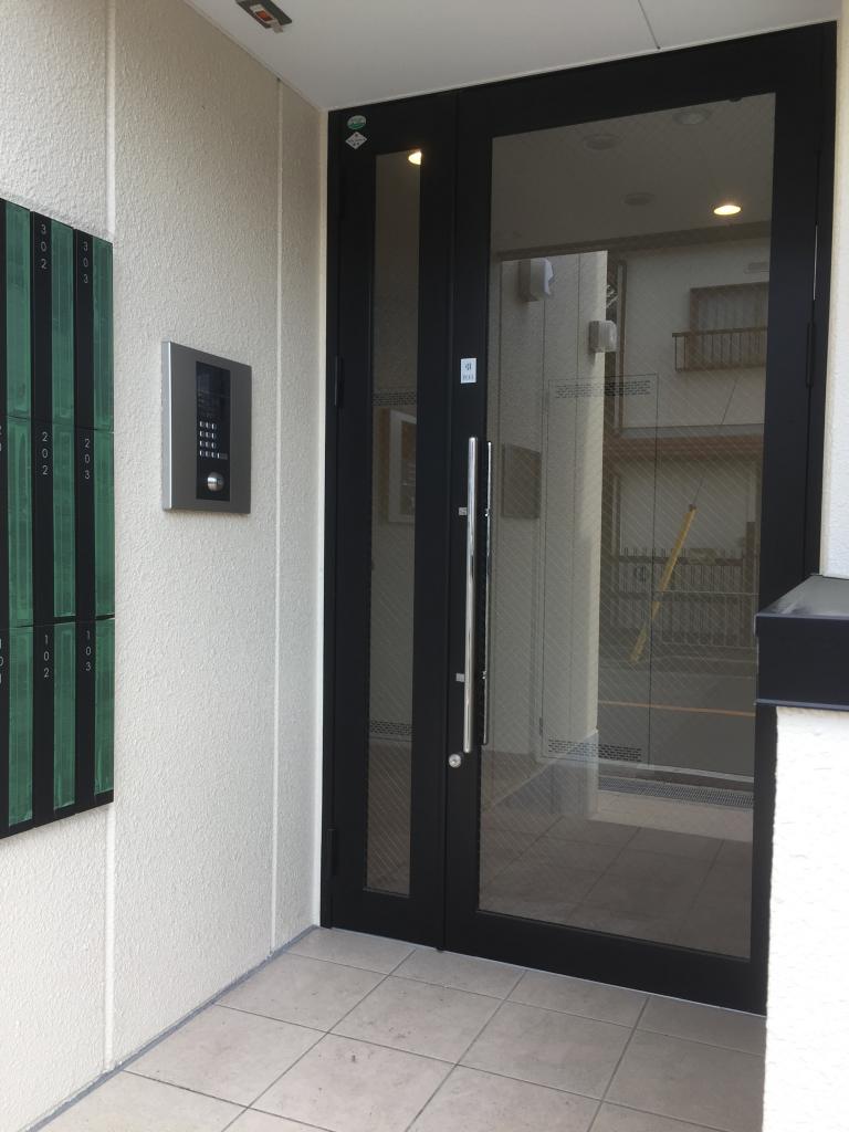 16/19 エントランス