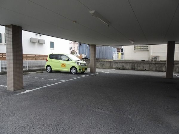 15/15 駐車場