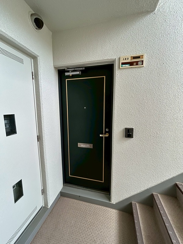 20/23 エントランス