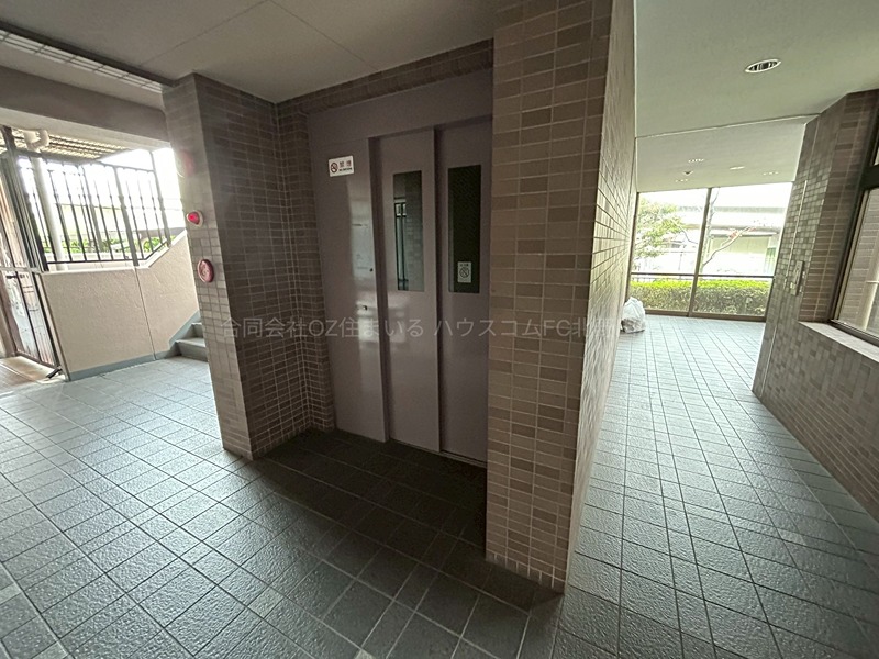 18/27 エントランス