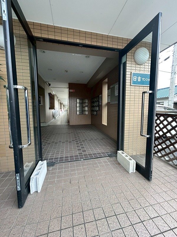 17/26 エントランス