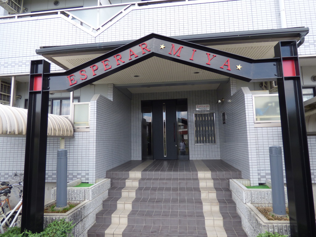 22/23 エントランス