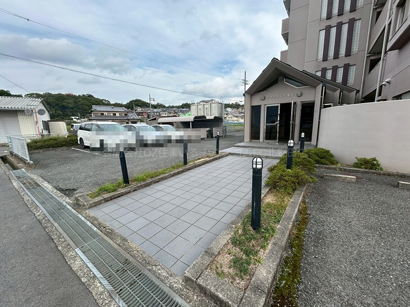 18/25 エントランス