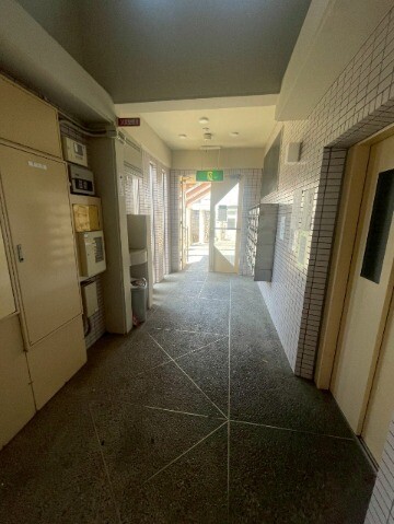 19/30 エントランス