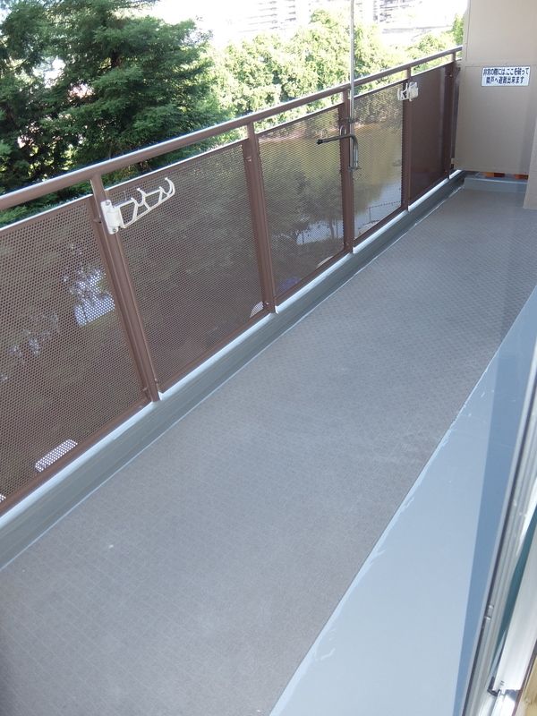 18/26 バルコニー