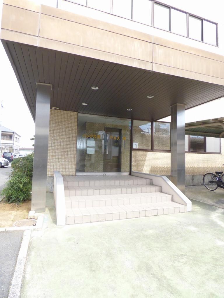 19/30 エントランス